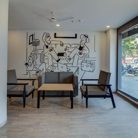 Oyo Townhouse 339 Worli Hotel Мумбай Екстериор снимка