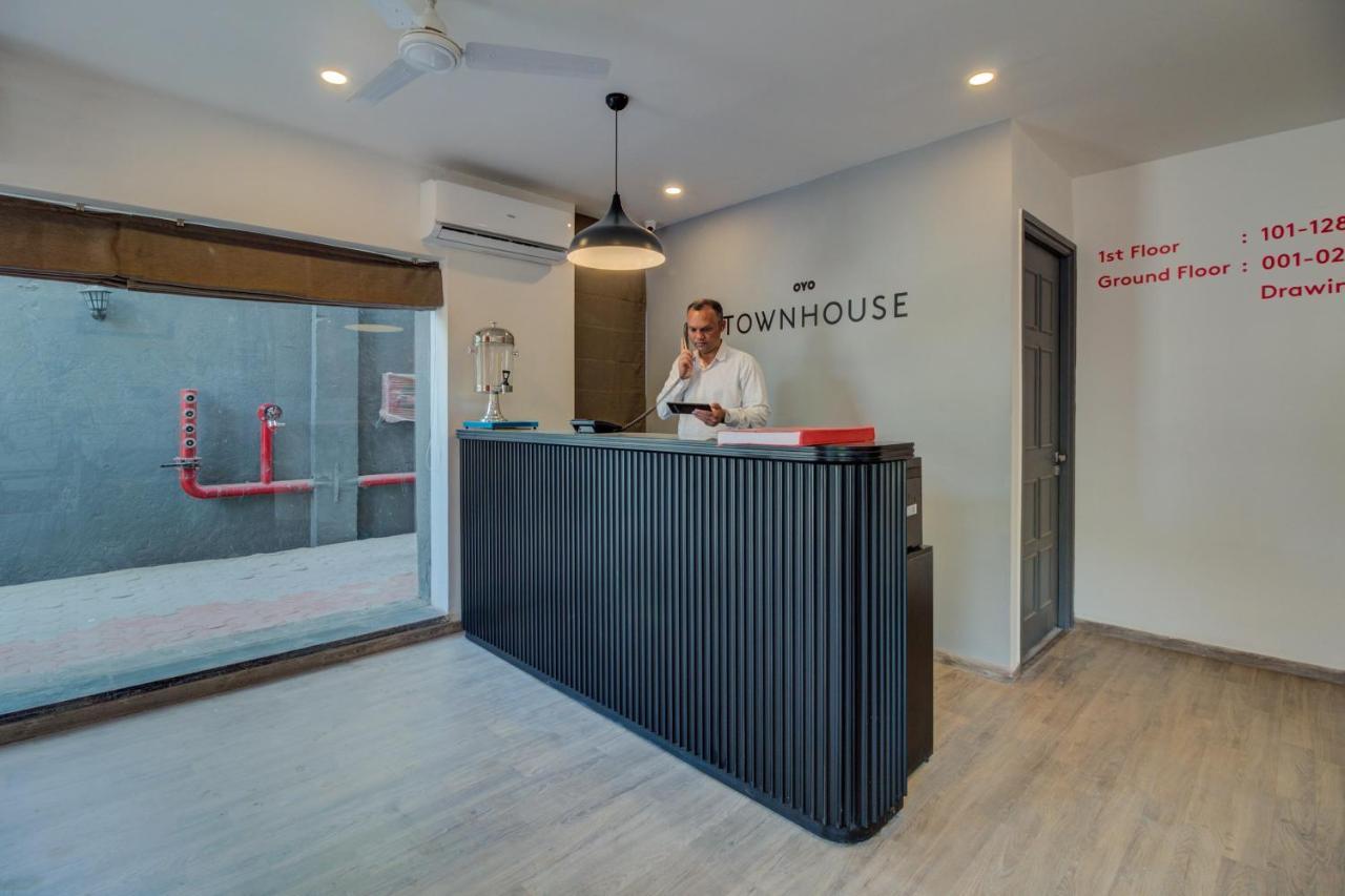 Oyo Townhouse 339 Worli Hotel Мумбай Екстериор снимка