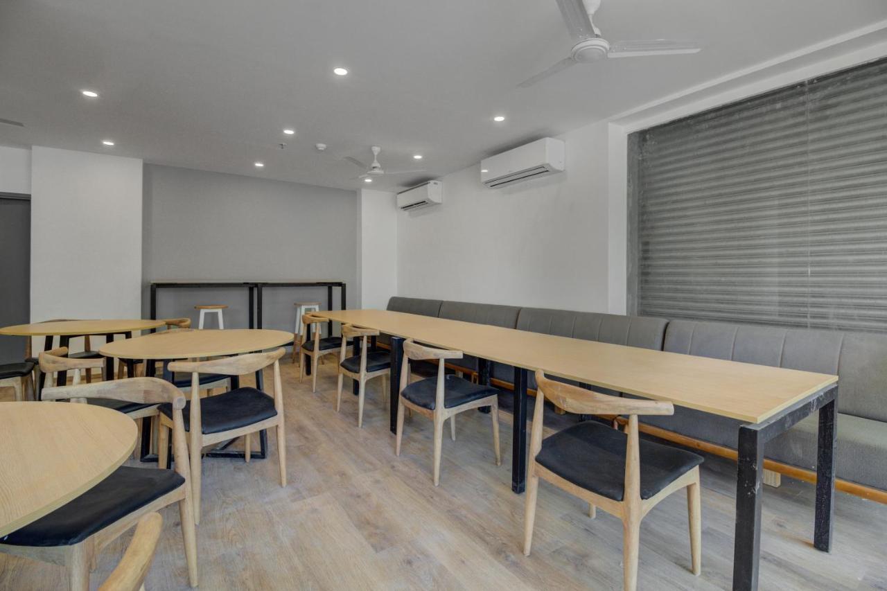 Oyo Townhouse 339 Worli Hotel Мумбай Екстериор снимка
