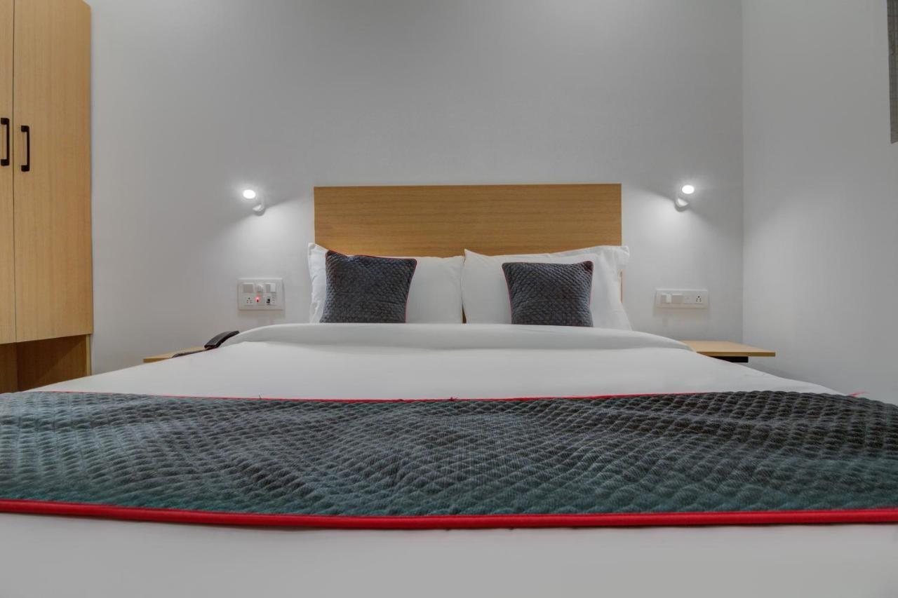Oyo Townhouse 339 Worli Hotel Мумбай Екстериор снимка