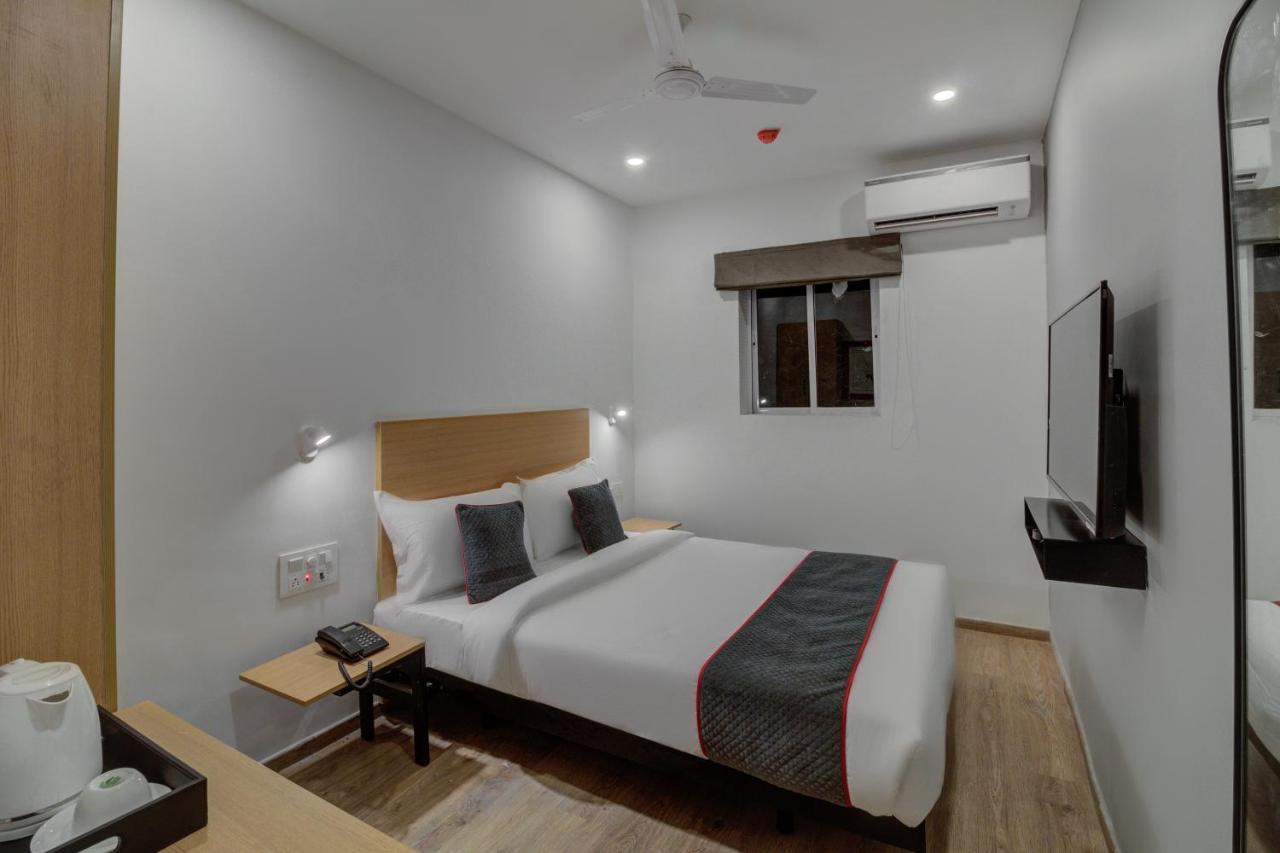 Oyo Townhouse 339 Worli Hotel Мумбай Екстериор снимка