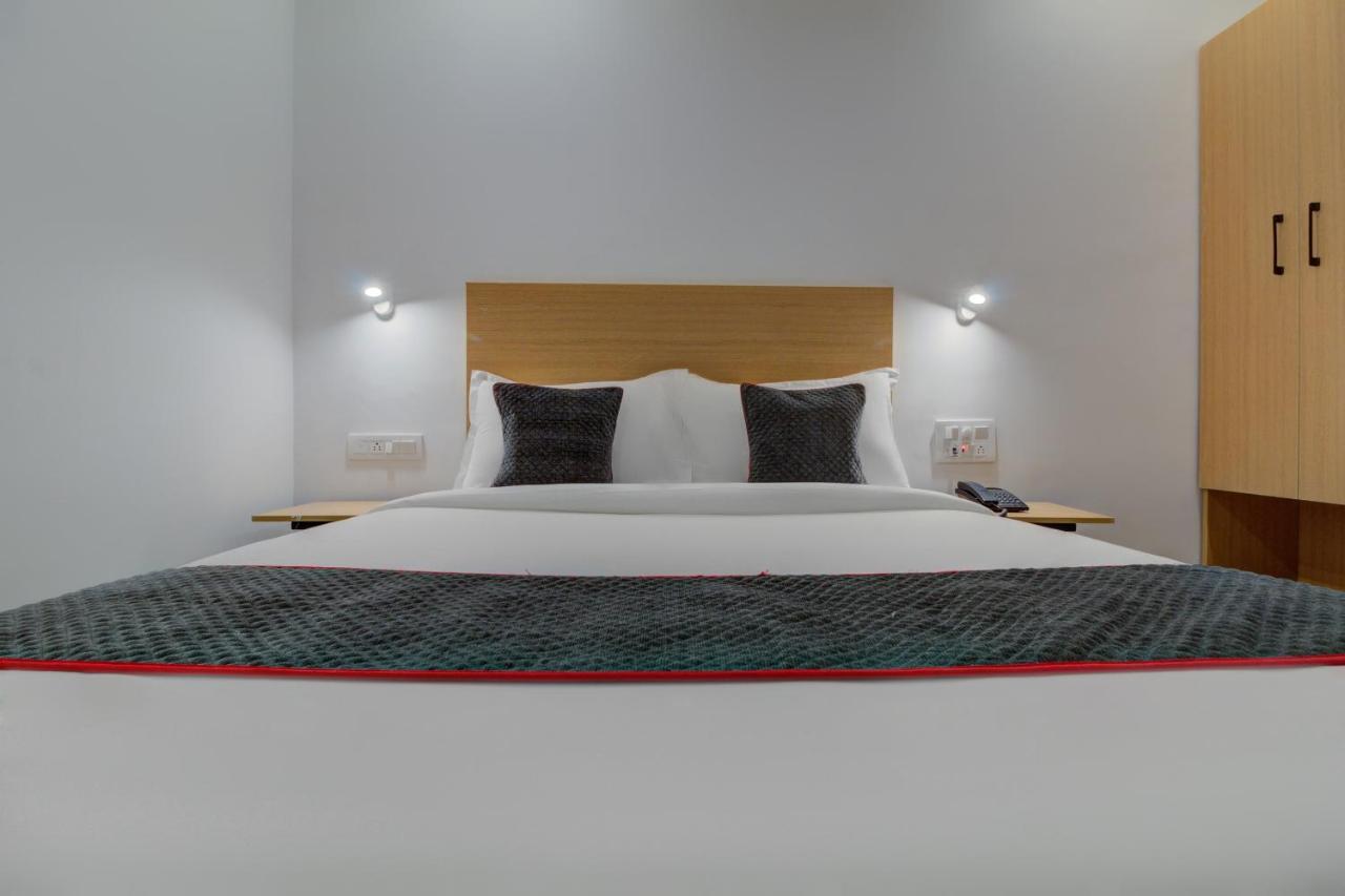 Oyo Townhouse 339 Worli Hotel Мумбай Екстериор снимка