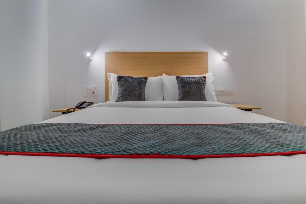 Oyo Townhouse 339 Worli Hotel Мумбай Екстериор снимка
