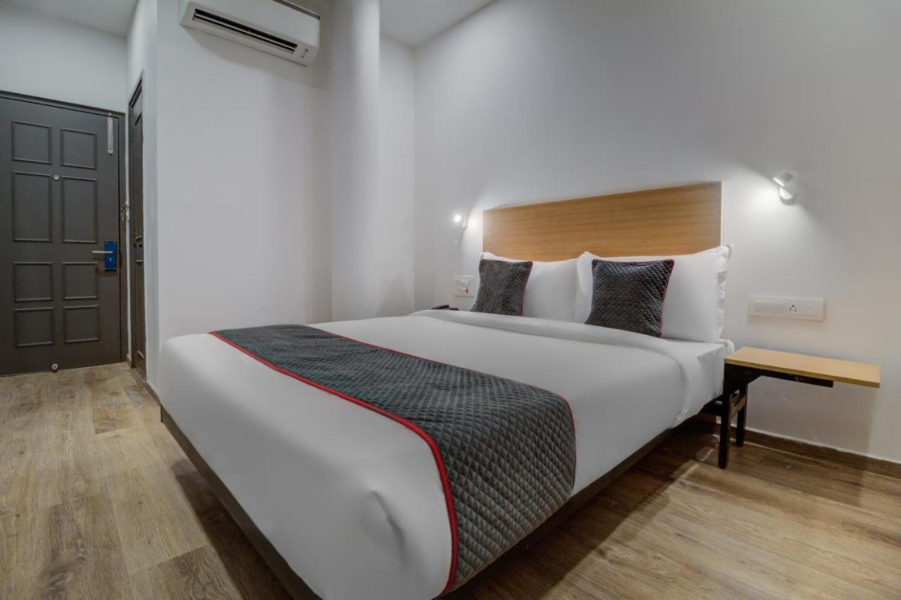 Oyo Townhouse 339 Worli Hotel Мумбай Екстериор снимка