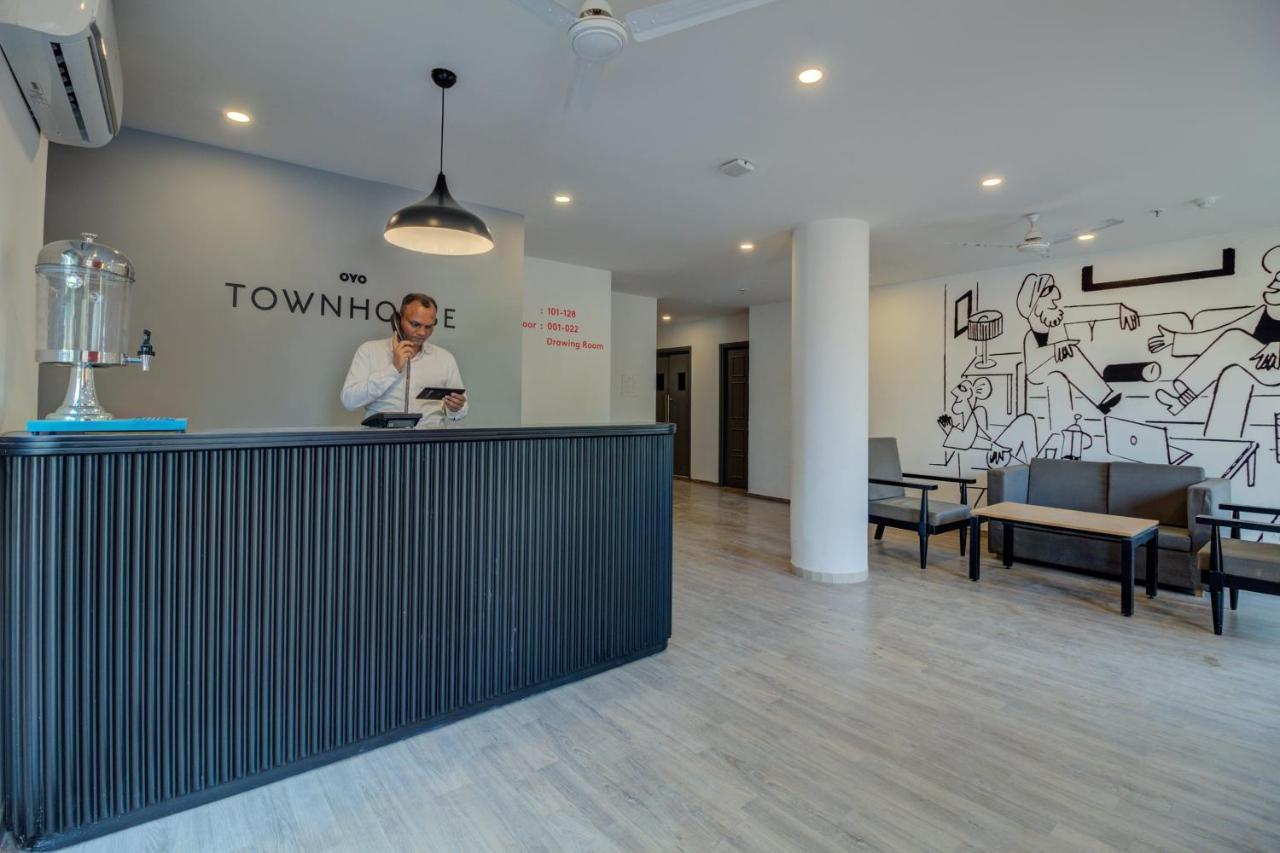 Oyo Townhouse 339 Worli Hotel Мумбай Екстериор снимка