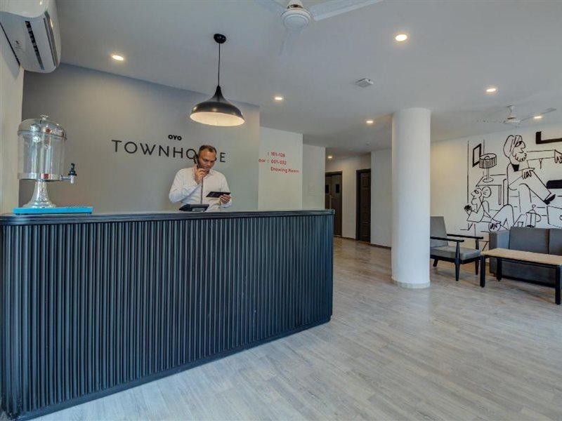 Oyo Townhouse 339 Worli Hotel Мумбай Екстериор снимка