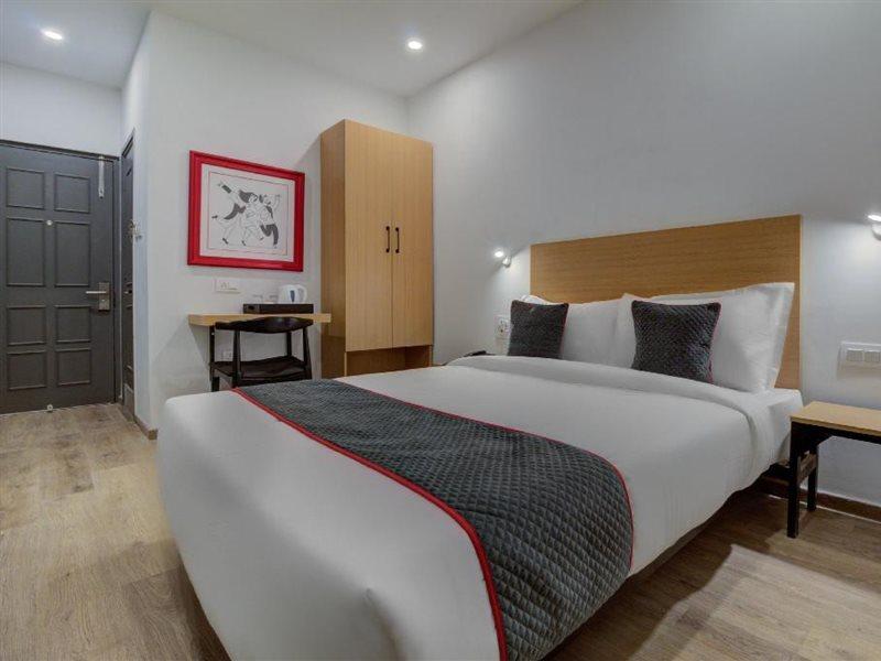Oyo Townhouse 339 Worli Hotel Мумбай Екстериор снимка