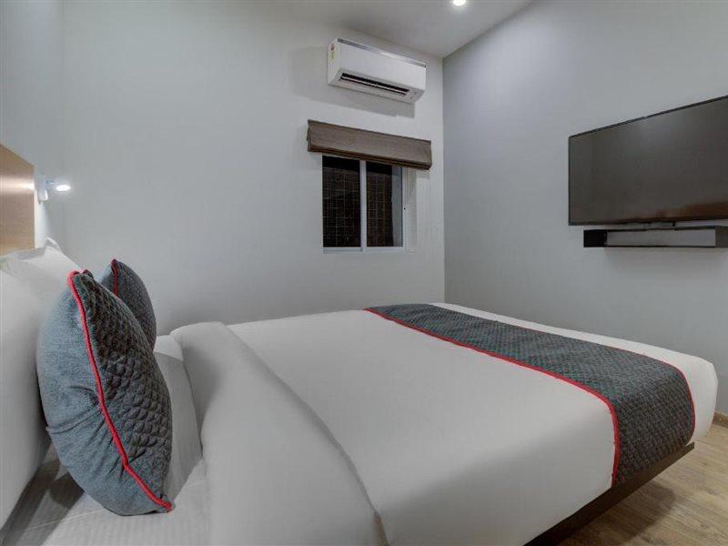 Oyo Townhouse 339 Worli Hotel Мумбай Екстериор снимка